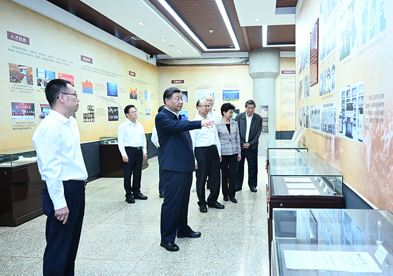 9月6日至8日，中共中央總書記、國家主席、中央軍委主席習(xí)近平在黑龍江考察。這是7日上午，習(xí)近平在哈爾濱工程大學(xué)哈軍工紀(jì)念館考察。
